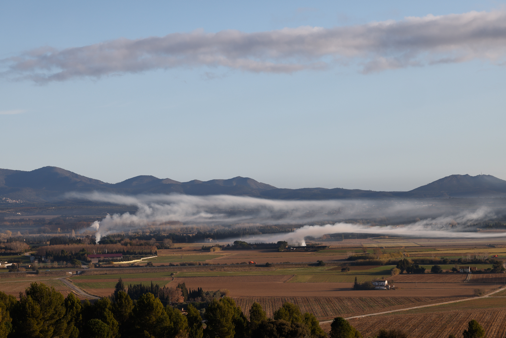 Foto de un bonito paisaje natural realizada durante una mañana por la zona de Figueras, Girona.